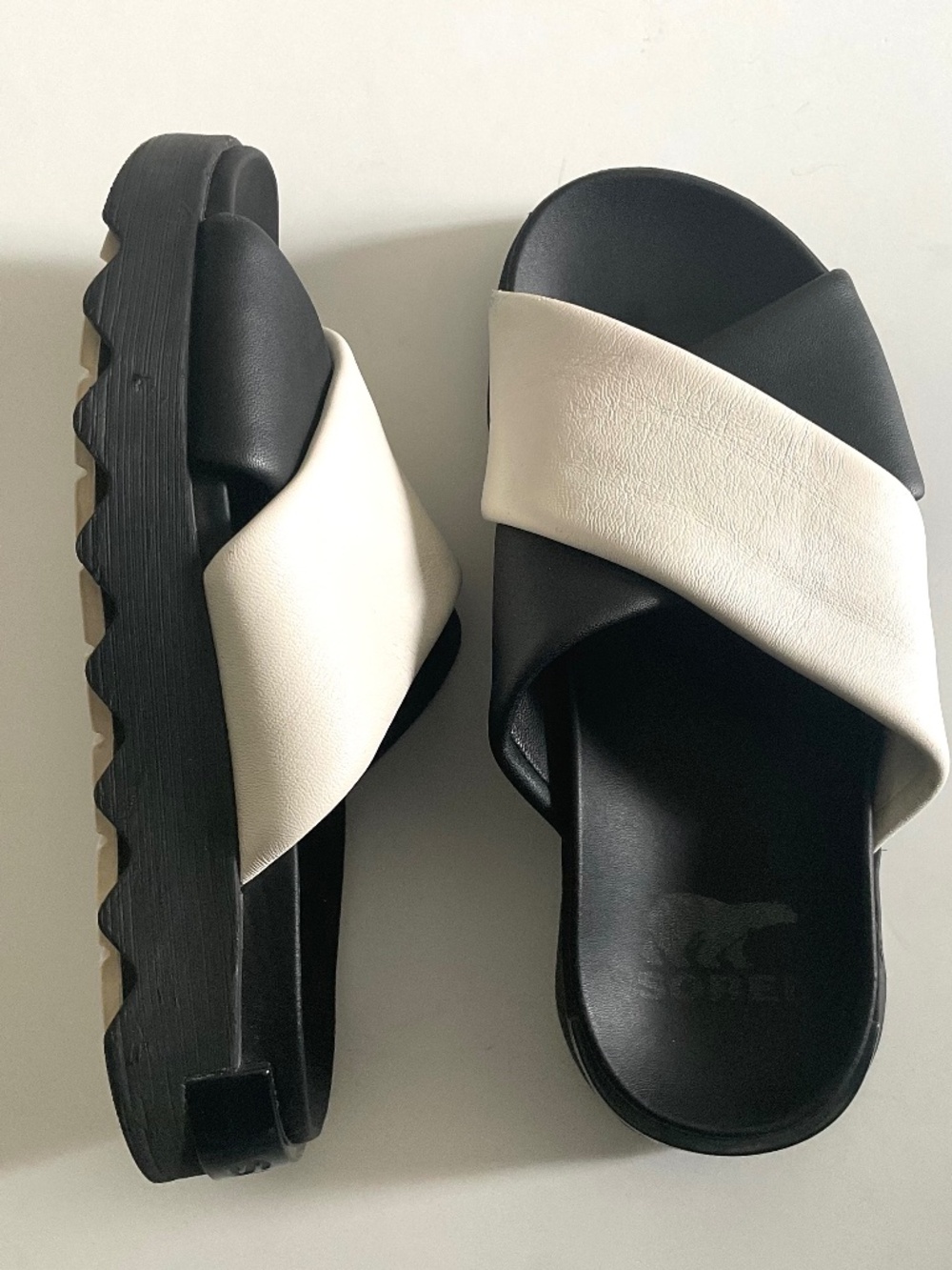 SOREL Viibe Slide Sandal White/Black Size 6